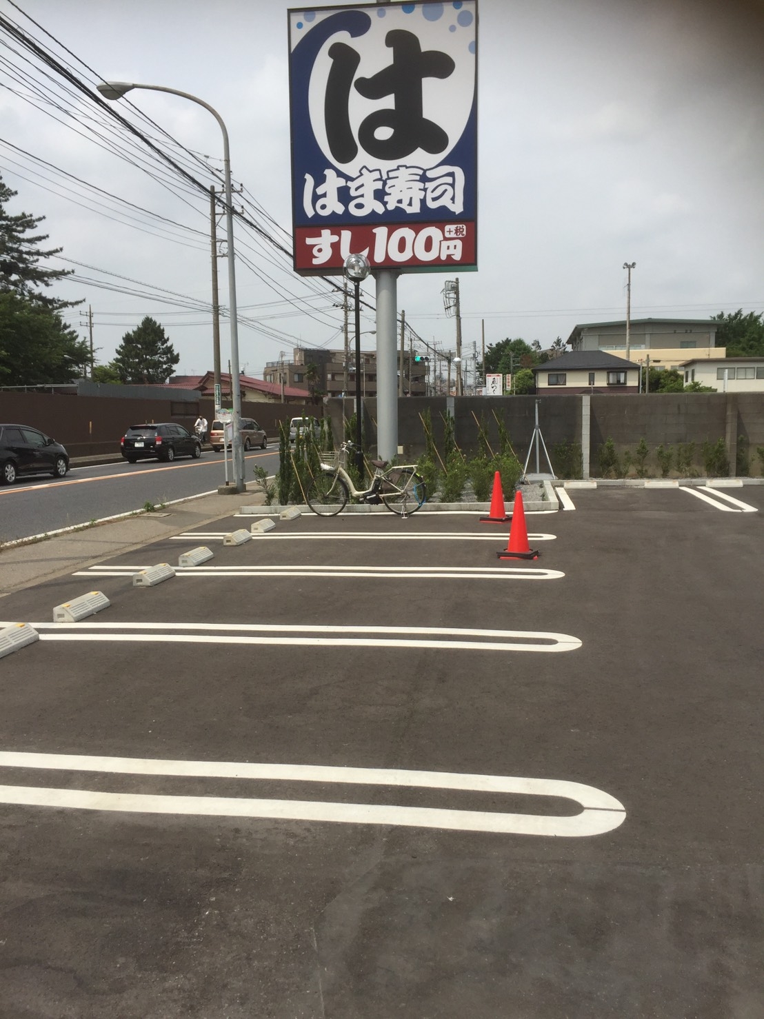 回転寿司店駐車場